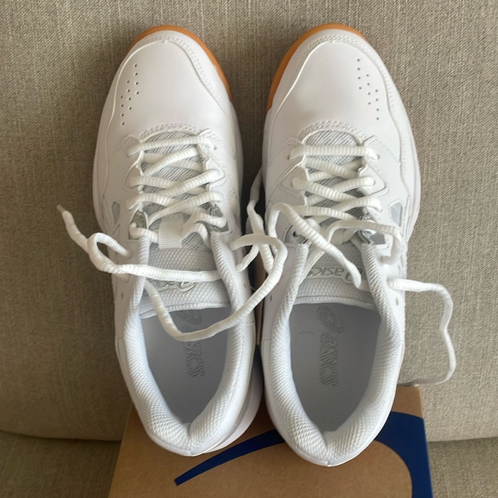 Women’s size 6 ASICS Gel Renma Pickleball shoes.